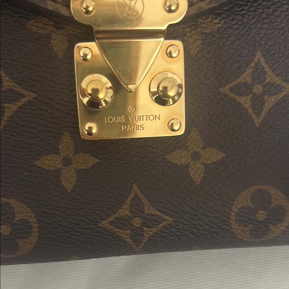 Louis Vuitton Monogram Pochette Métis - Picture 7 of 15